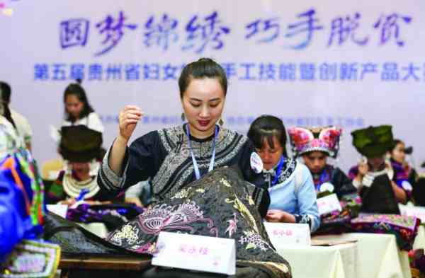 图为参赛选手在进行刺绣比赛。 陈光昭 石照昌 摄
