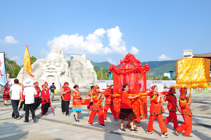 2019首届“献礼祖国 燃情道真”文化旅游季开幕