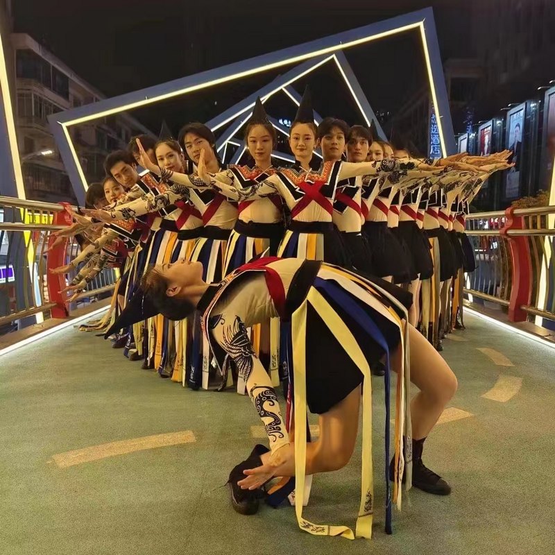 LOCAL1697534306025AV42HF6NXE