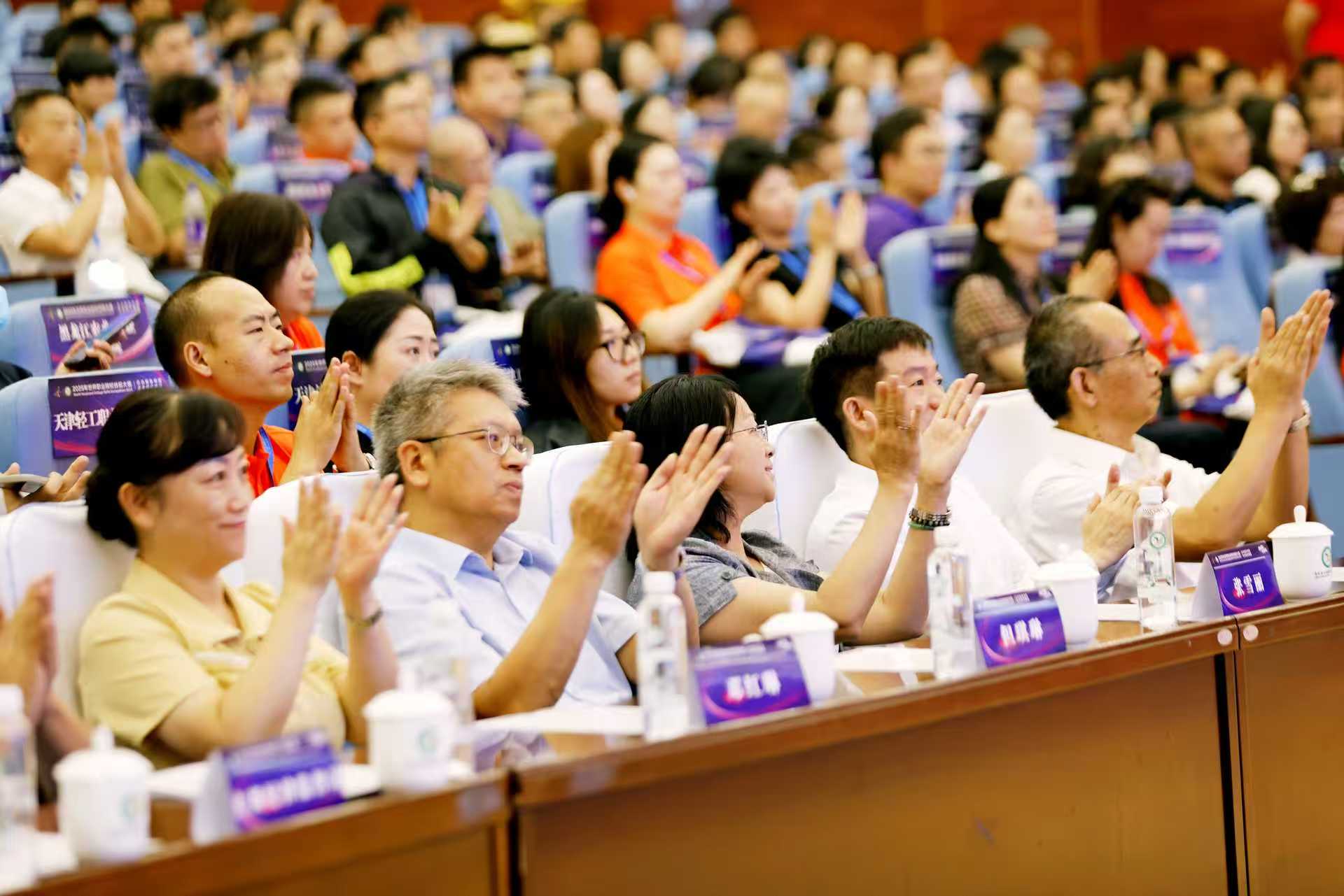 18e86b69f843480d828acc34494c6e1e